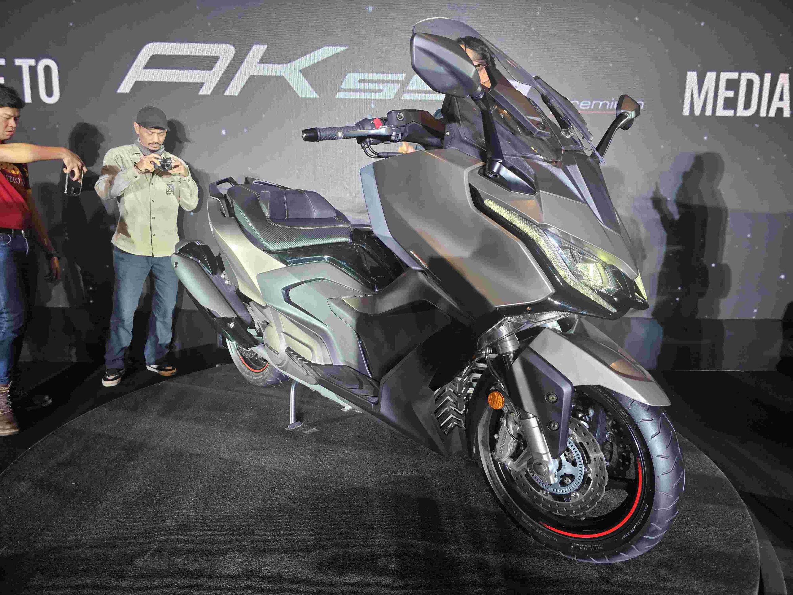 HARGA AGAK KERAS INILAH SKOOTER KYMCO AK550 PREMIUM 2024 Majalah Kapcai